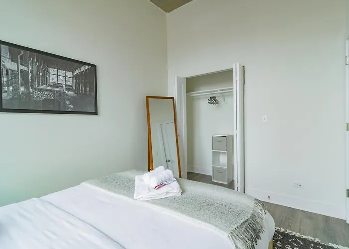 Beautiful 2br With Smart Tv, Gym Access & Parking Close To Mccormick Place, Museums & Michigan Chicago