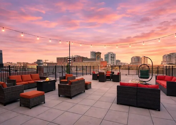 Beautiful 2br With Smart Tv, Gym Access & Parking Close To Mccormick Place, Museums & Michigan